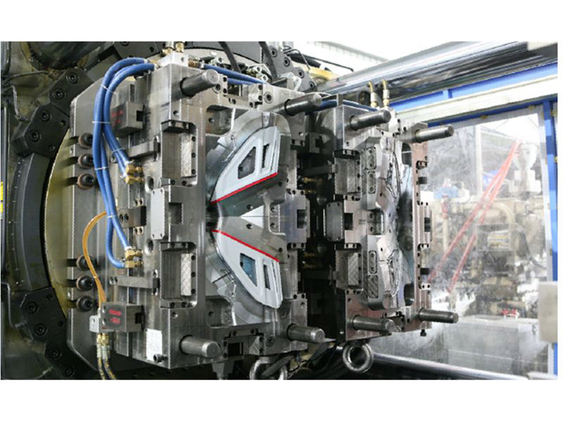 尾灯双色底壳模具